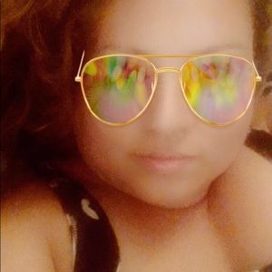 Meet your Posher, Nelida